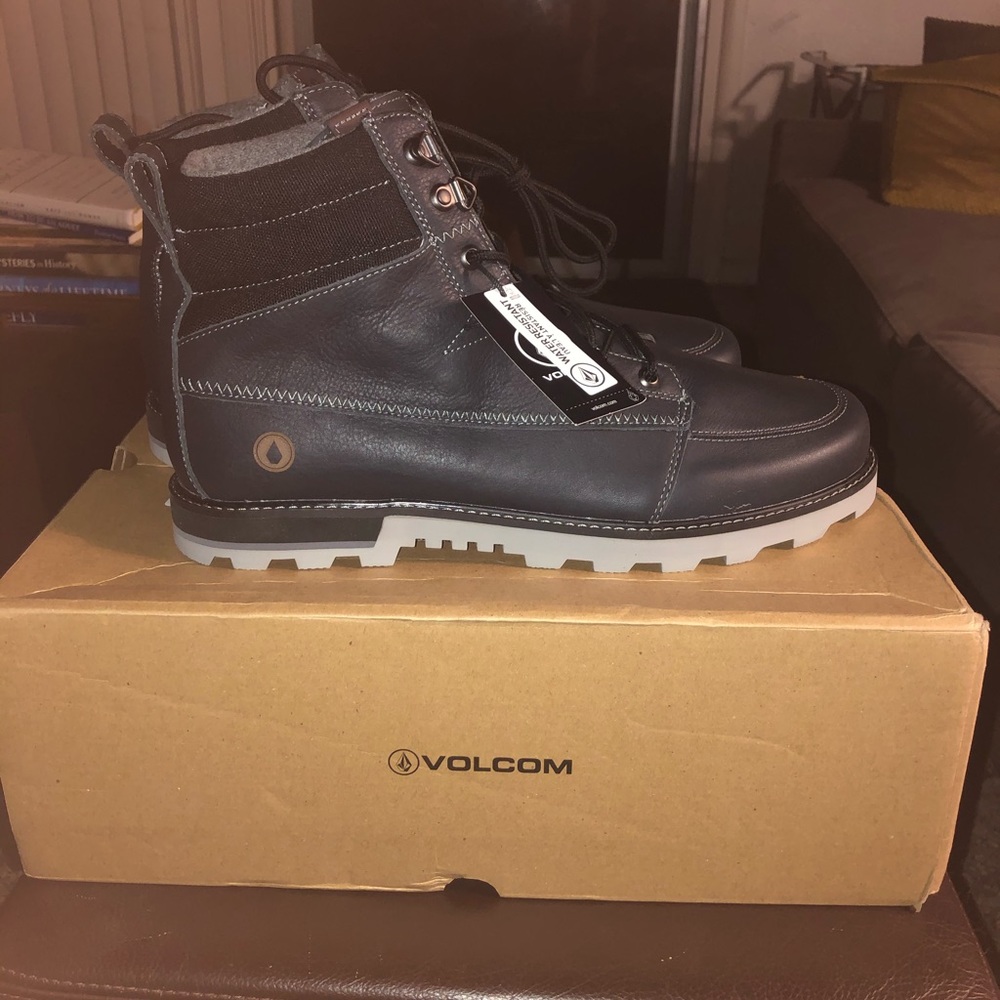 Volcom Men's ''Sub Zero Boot''--Gunmetal Grey